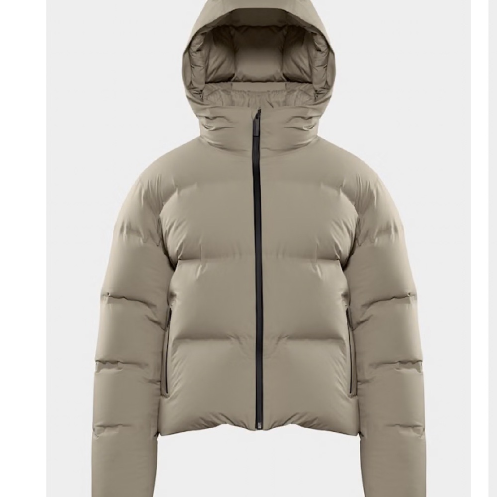Aritzia The Super Puff₂o™ Shorty in Taupe